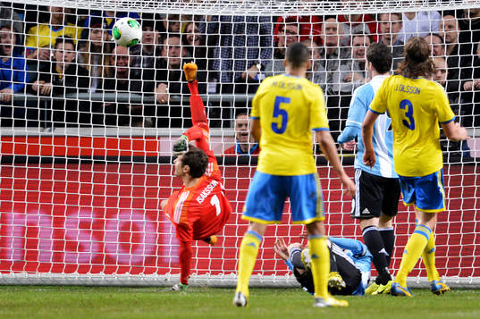 Andreas Isaksson, målvakt, Sverige, gör en helt sjuk
