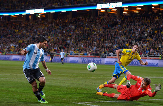 Sergio Aguero, Argentina, Mikael Lustig, Andreas Isaksson,