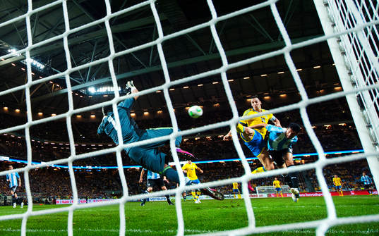 Zlatan Ibrahimovic, Sverige, oroar framför Sergio Romero,
