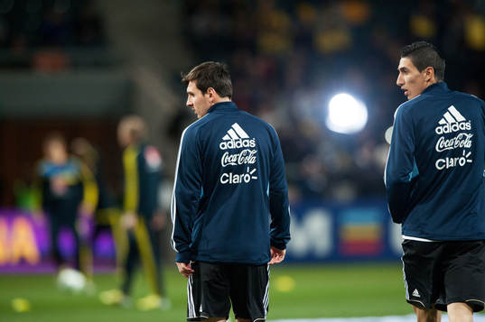 Lionel Messi och Angel di Maria, Argentina, värmer upp
