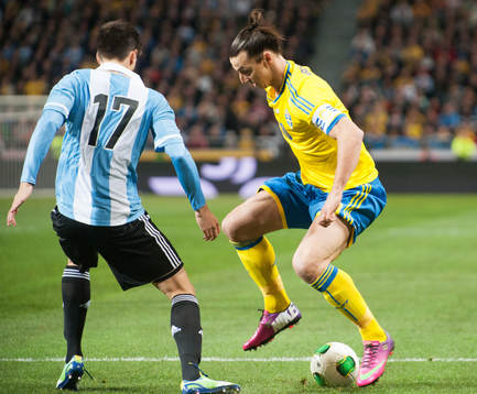 Zlatan Ibrahimovic, Sverige, mot Federico Fernandez,