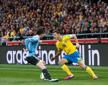 Zlatan Ibrahimovic, Sverige, mot Federico Fernandez,