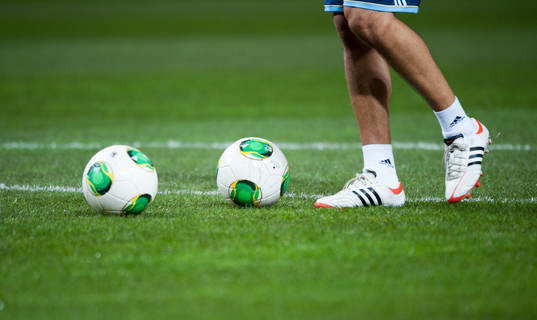 Fotbollar, fotboll, gräs, fotbollsskor, Adidas