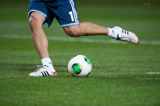 Fotbollar, fotboll, gräs, fotbollsskor, Adidas