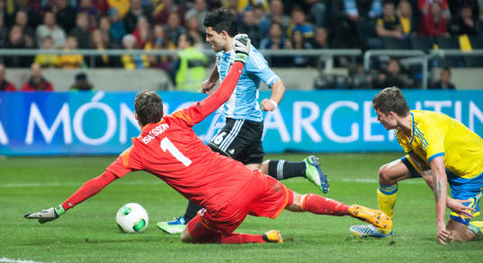 Sergio Agüero, Argentina, rundar Andreas Isaksson,