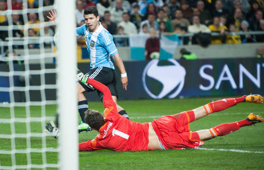 Sergio Agüero, Argentina, rundar Andreas Isaksson,