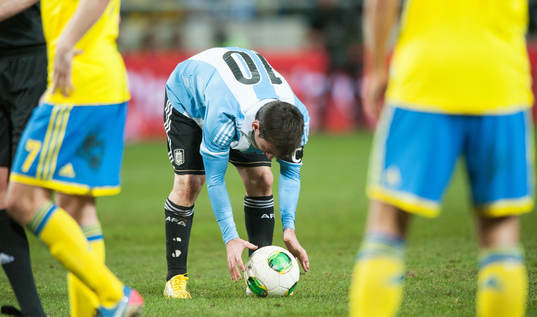 Frispark, Lionel Messi, Argentina, lägger bollen till