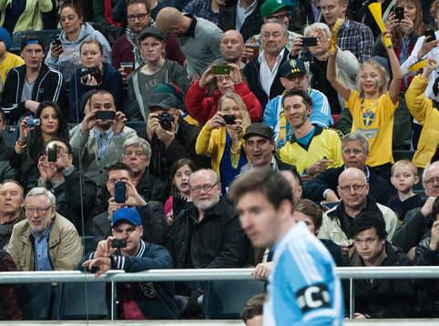 Lionel Messi, Argentina, skall lägga en hörna, en liten
