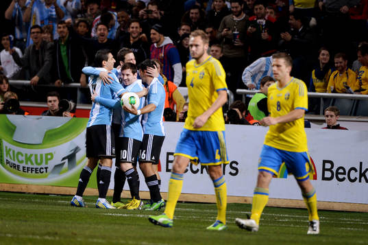 Argentina gör 0-1 och jublar, Andreas Granqvist,  Anders