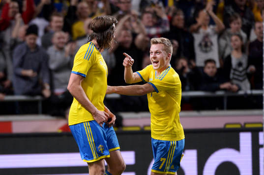 Jonas Olsson, Sebastian Larsson, Sverige jublare