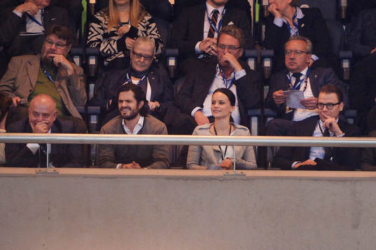 Prins Carl Philip med flickvän Sofia Hellqvist och prins