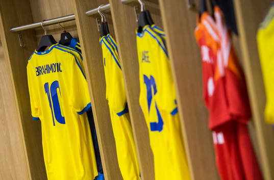 Sveriges omklädningsrum. Zlatan Ibrahimovics matchtröja