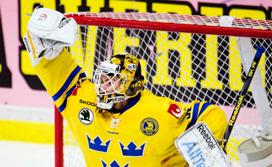 Jocim Eriksson, målvakt, Sverige, gör en plock