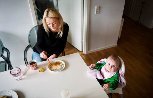 Fotboll, Damallsvenskan, Josefine Öqvist med dottern Stella