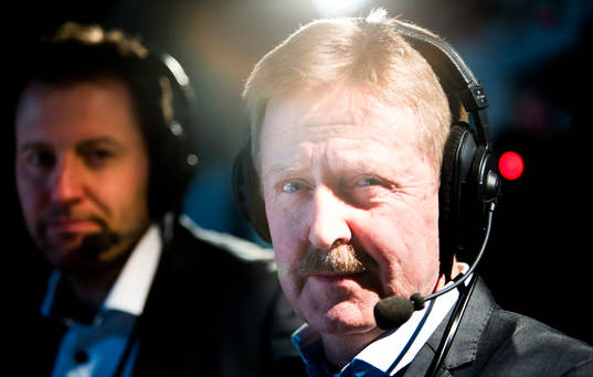 Staffan Lindeborg, SVT, i bakgrunden, Mikael Renberg, SVT