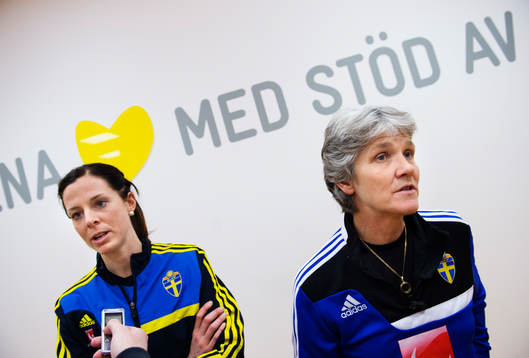 Lotta Schelin och Pia Sundhage, förbundskapten, blir