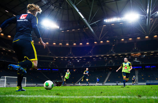Fotboll, Damfotbollslandslaget tränar på Friends Arena
