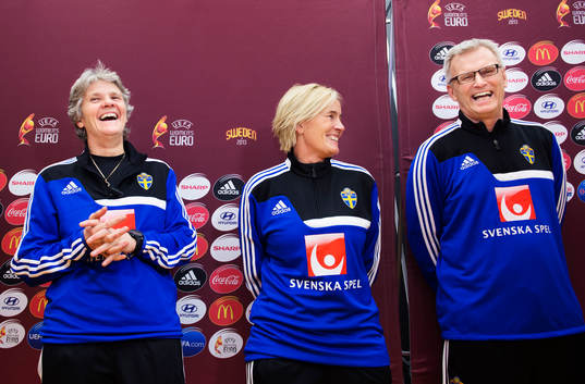Pia Sundhage, förbundskapten, Lilie Persson, assisterande