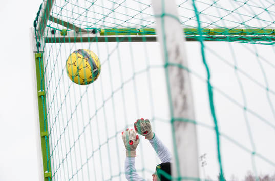 4-1, Mattias Andersson,  andra frisparksmål, i krysset,