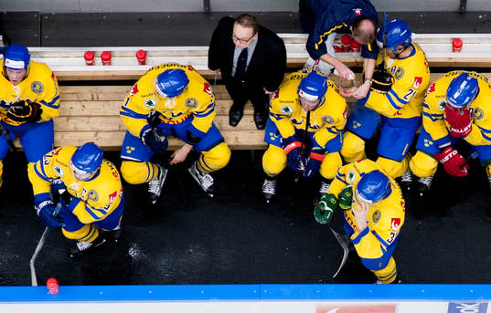 Pär Mårts, förbundskapten Sverige i mitten av båset