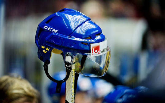 en ishockeyhjälm