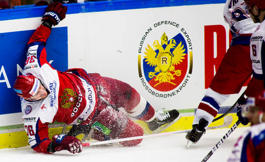 Iakov Ryilov, Ryssland, åker in i sargen