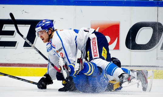 Miika Lahti, Finland, kör över en svensk