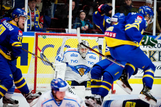 Sverige tacklar ner varandra och Atte Engren, målvakt,