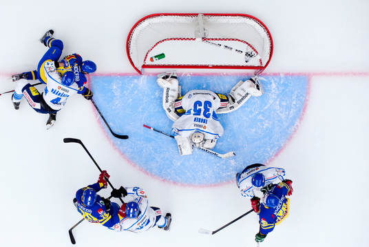 finnarna håller enkelt bort spelarna från Sverige