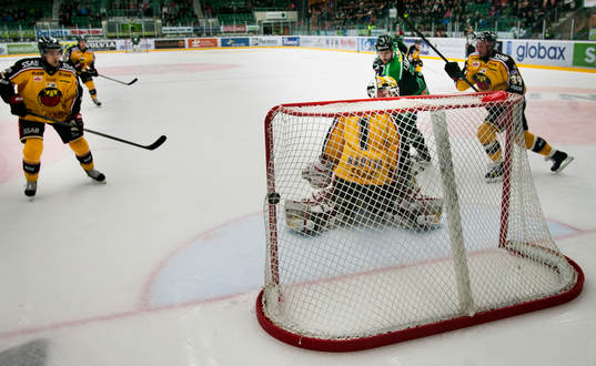 Mathias Tjärnqvist, Rögle, gör 1-0 för, Rögle, bakom,