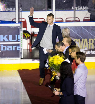 Dick Tärnström hyllas för sina insatser i AIK