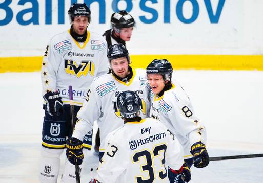 Rhett Rakhshani, HV71, gratuleras till sitt 0-1-mål
