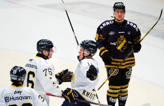 Johan Davidsson och Tommy Kristiansen, HV71, jublar