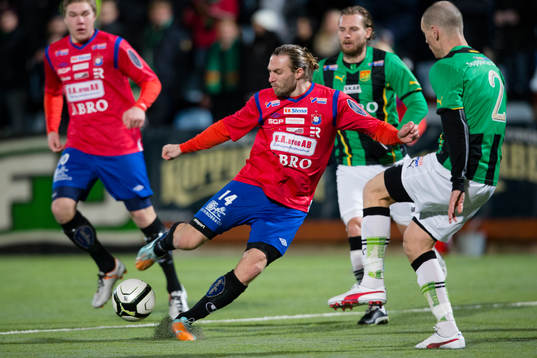Emil Karlsson, Örgryte tar skott mot täckande Andreas