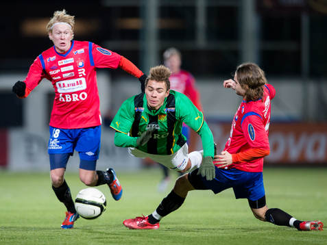 Malkolm Moenza, GAIS tacklas omkull av Hannes Sahlin,