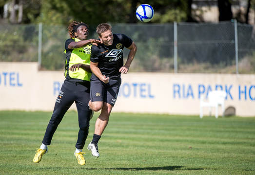 Nickduell mellan Mohamed Bangura och Anders Svensson,