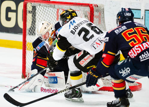 Christoffer Björklund, Västerås, gör 0-1 bakom Chet