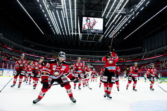Malmö Redhawks jublar med publiken