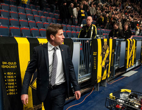 Ulf Samuelsson, tränare Modo, lämnade snabbt hallen
