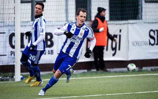 Tobias Hysén, IFK Göteborg, vänder upp mot klacken