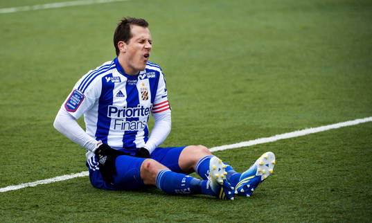 Tobias Hysén, IFK Göteborg, får ont i benet