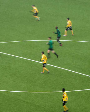Spelarna springer på planen