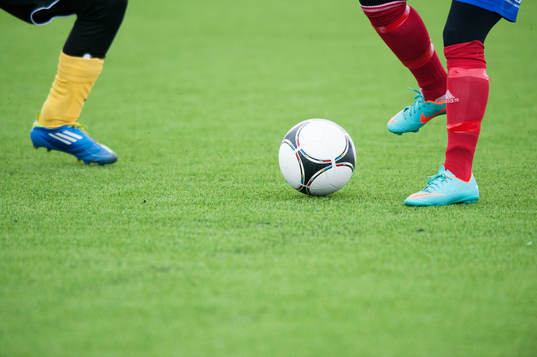 Konstgräs, fotbollsskor