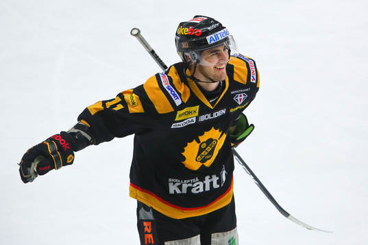 Skellefteå AIKs Bud Holloway jublar