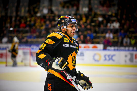 Skellefteå Pierre Eduard Bellemare grinar illa