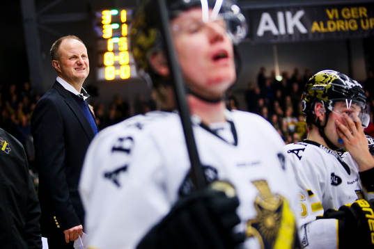 Tränaren i AIK Anders Eldebrink deppar