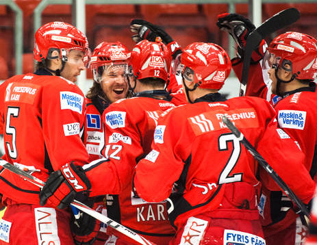 jubel när Johan Berggren, Almtuna, gjort 1-0