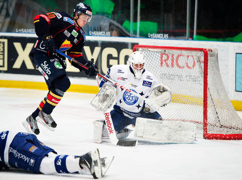 Alexander Wennberg, Djurgården, oroar framför Oscar