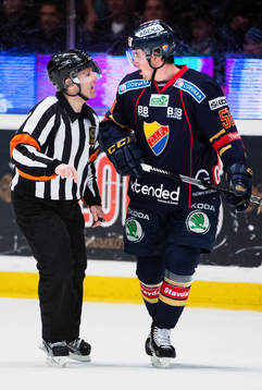 Wolmer Edqvist, domare, och Erik Gustafsson, Djurgården