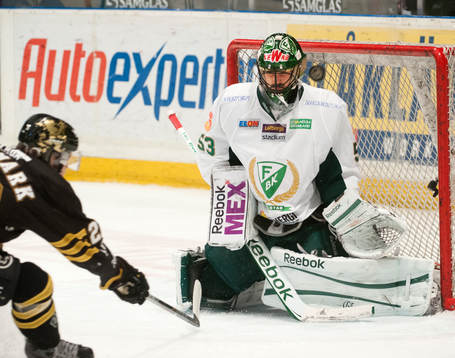 Mattias Janmark, AIK, lägger ett skott på Alexander